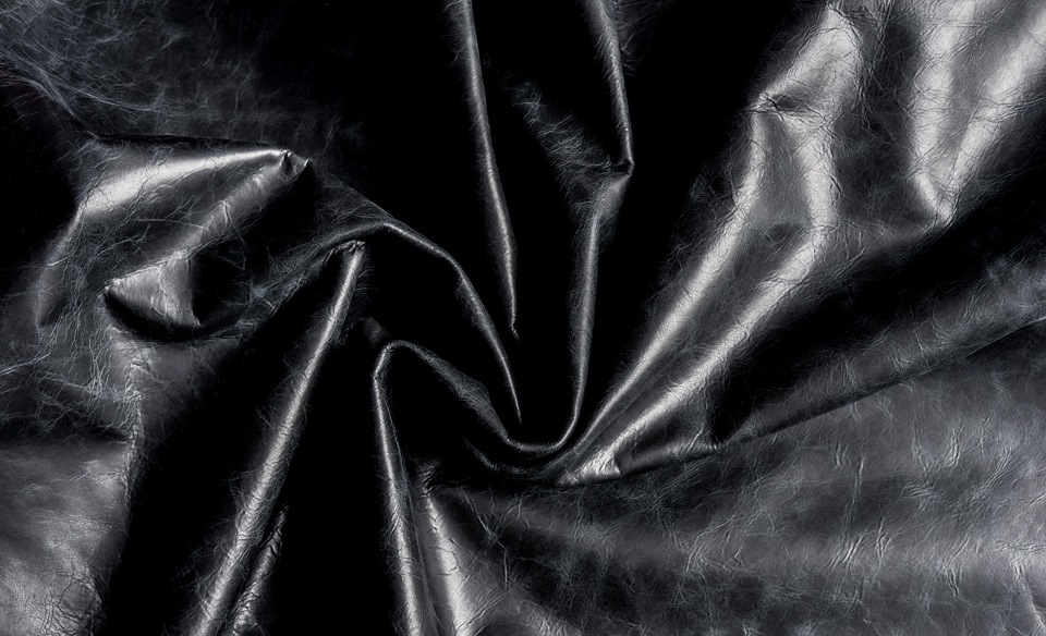 Не отличается и не уступает коже, в применении не привередлив. — DRIVE2