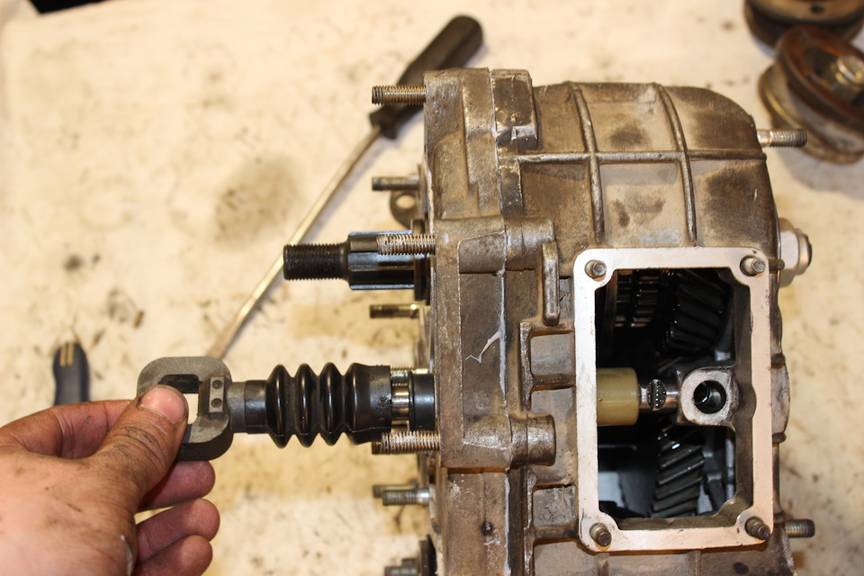 1790889s 960 Как крепится раздатка на ниву 2121