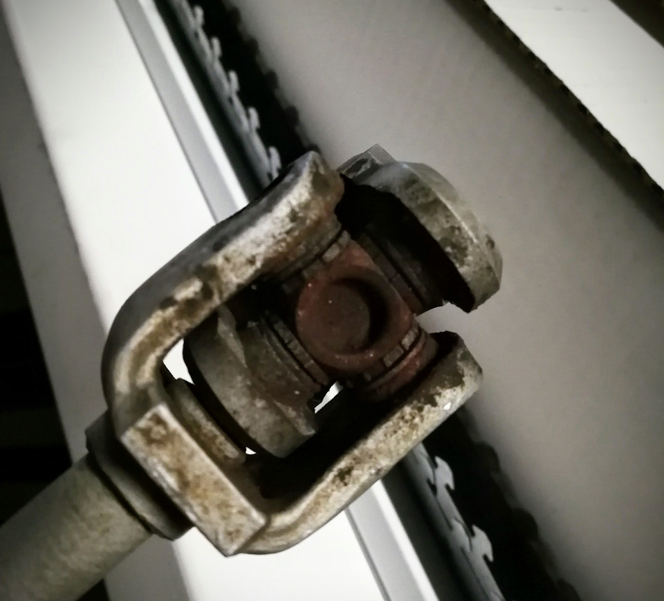 Нижняя секция рулевого вала. Подклинивает руль. — BMW 1 series (F20), 1 ...