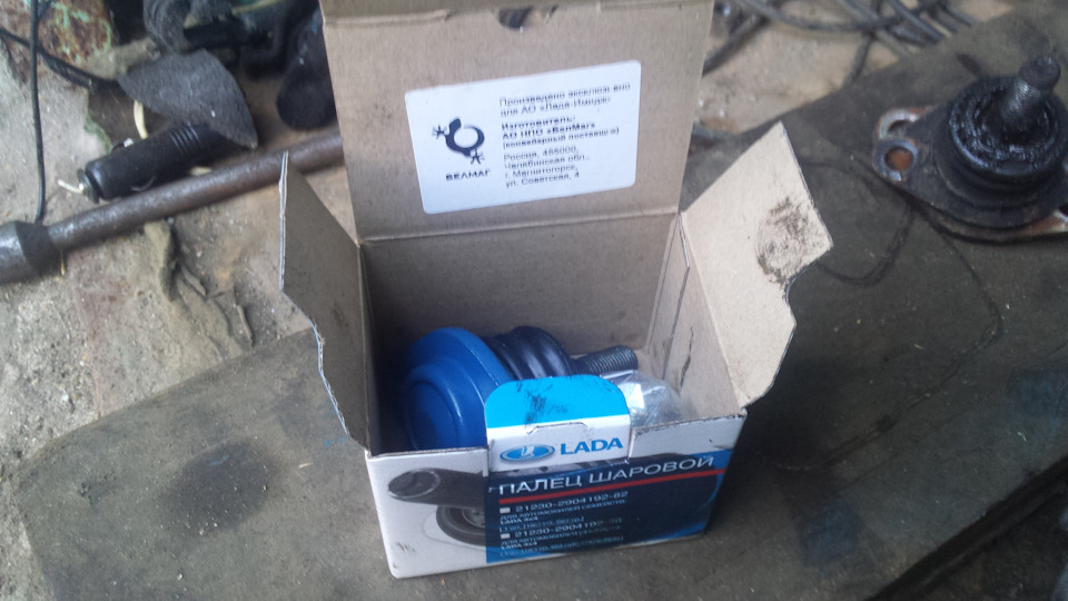 Замена шаровой опоры — Lada Приора седан, 1,6 л, 2012 года | своими ...