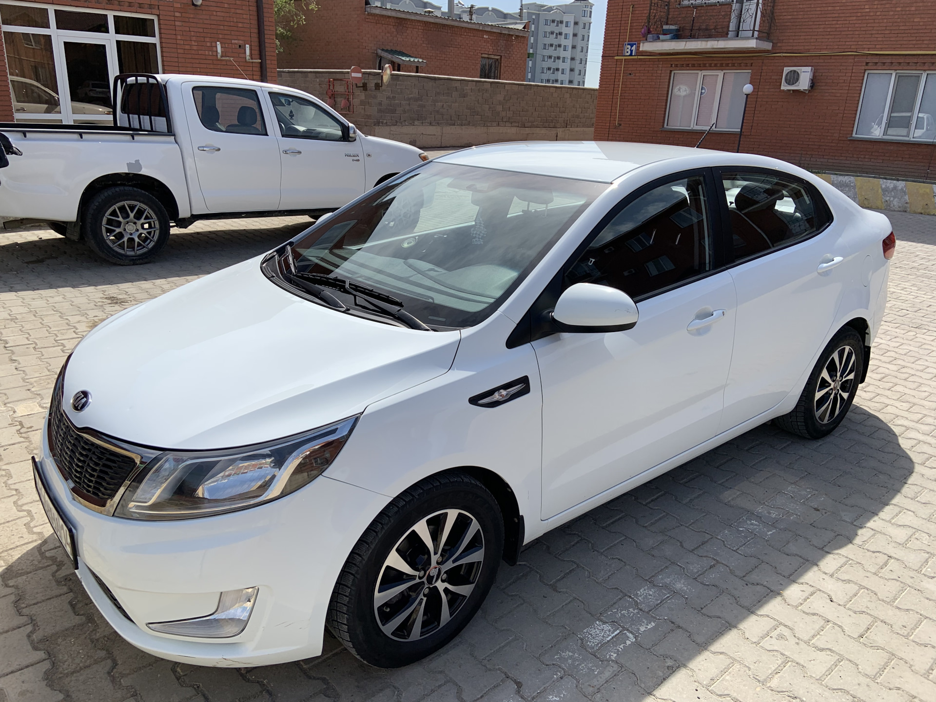 МИНУС Рио — KIA Rio (3G), 1,6 л, 2013 года | продажа машины | DRIVE2