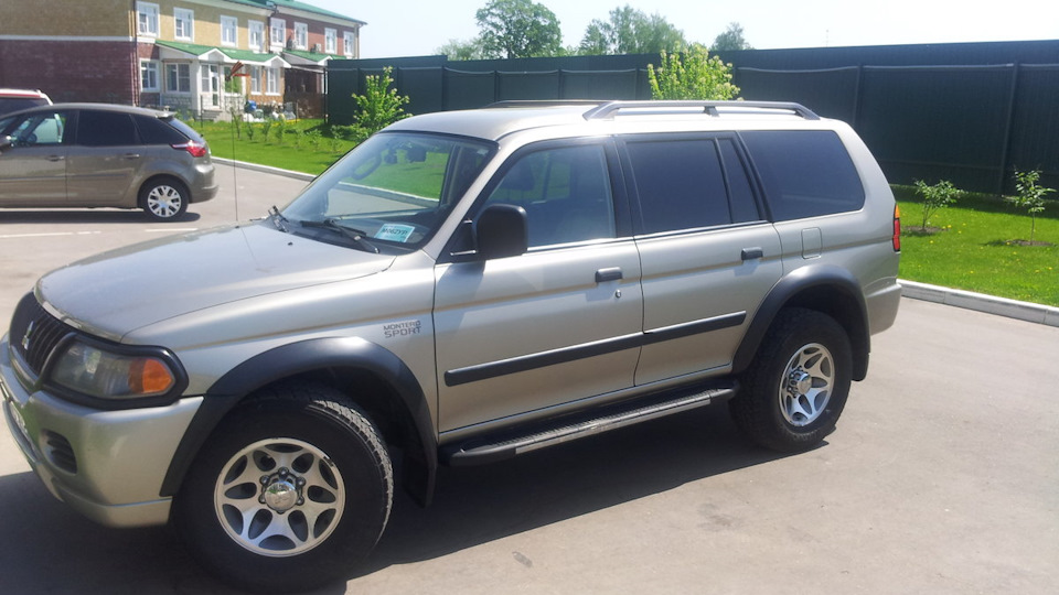 Монтеро москва. Митсубиси Монтеро спорт 1. Mitsubishi Montero Sport 3.0. Монтеро спорт 2003. Montero Sport 2010.