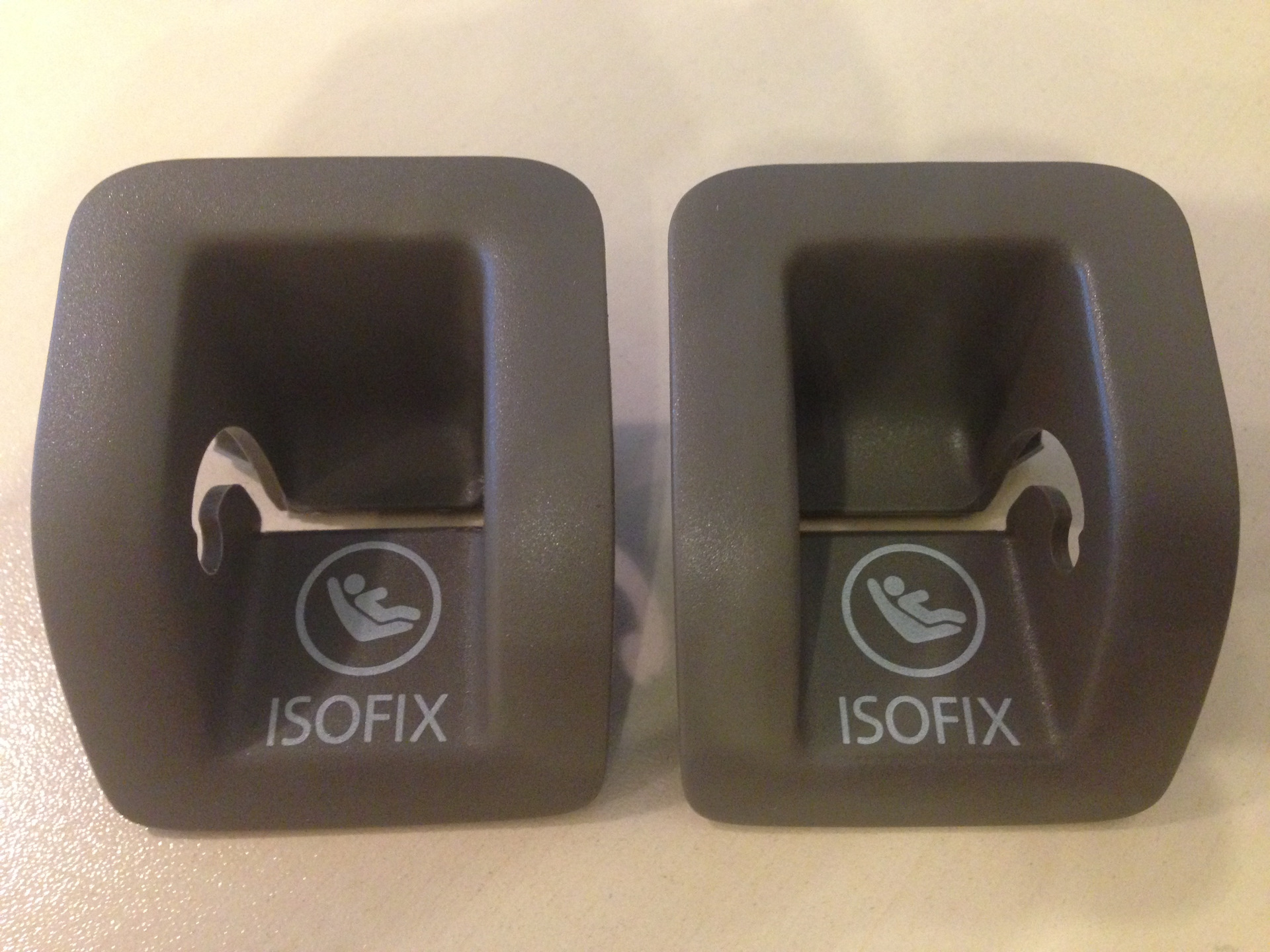 Vw jetta 6 изофикс. Isofix в фольксваген джетта. Isofix в фольксваген джетта. Крепление изофикс на прадо 120. Система изофикс автокресло.