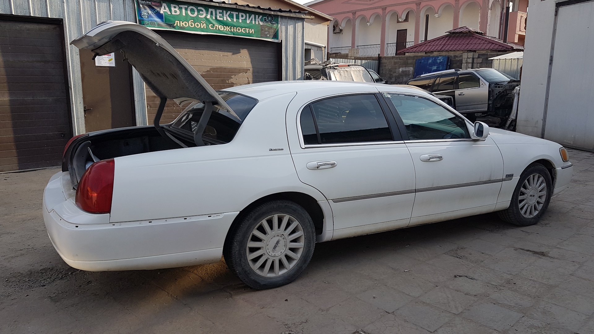 Lincoln Town Car III 4.6 бензиновый 2003 | ЧЕРНЫЙ BOSS Рестайлинг на DRIVE2