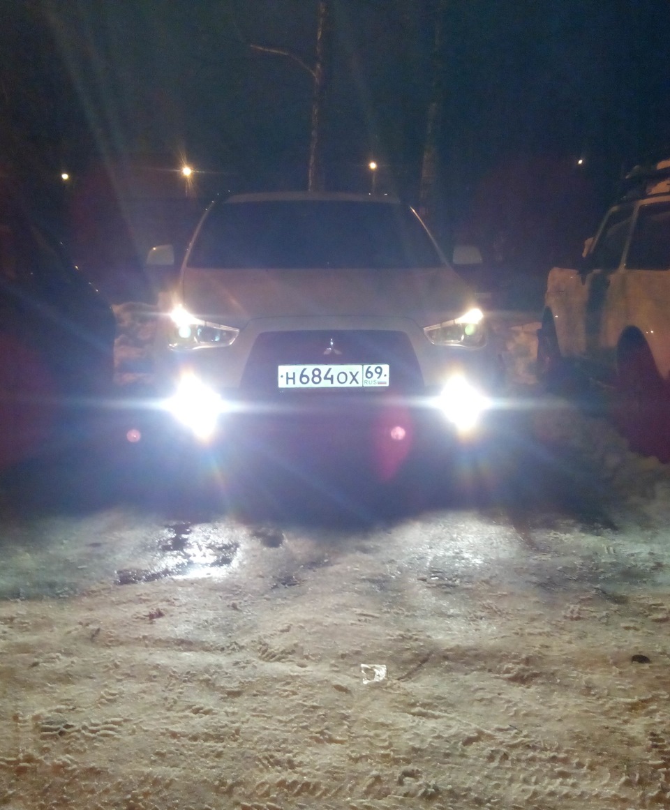 Замена стекла на противотуманной фаре. — Mitsubishi ASX, 1,6 л, 2011 ...