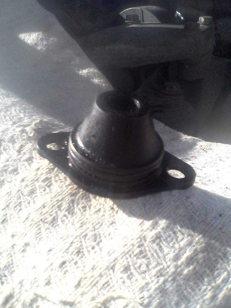 Замена прокладки крышки масляного насоса — Renault Laguna I, 1,8 л ...