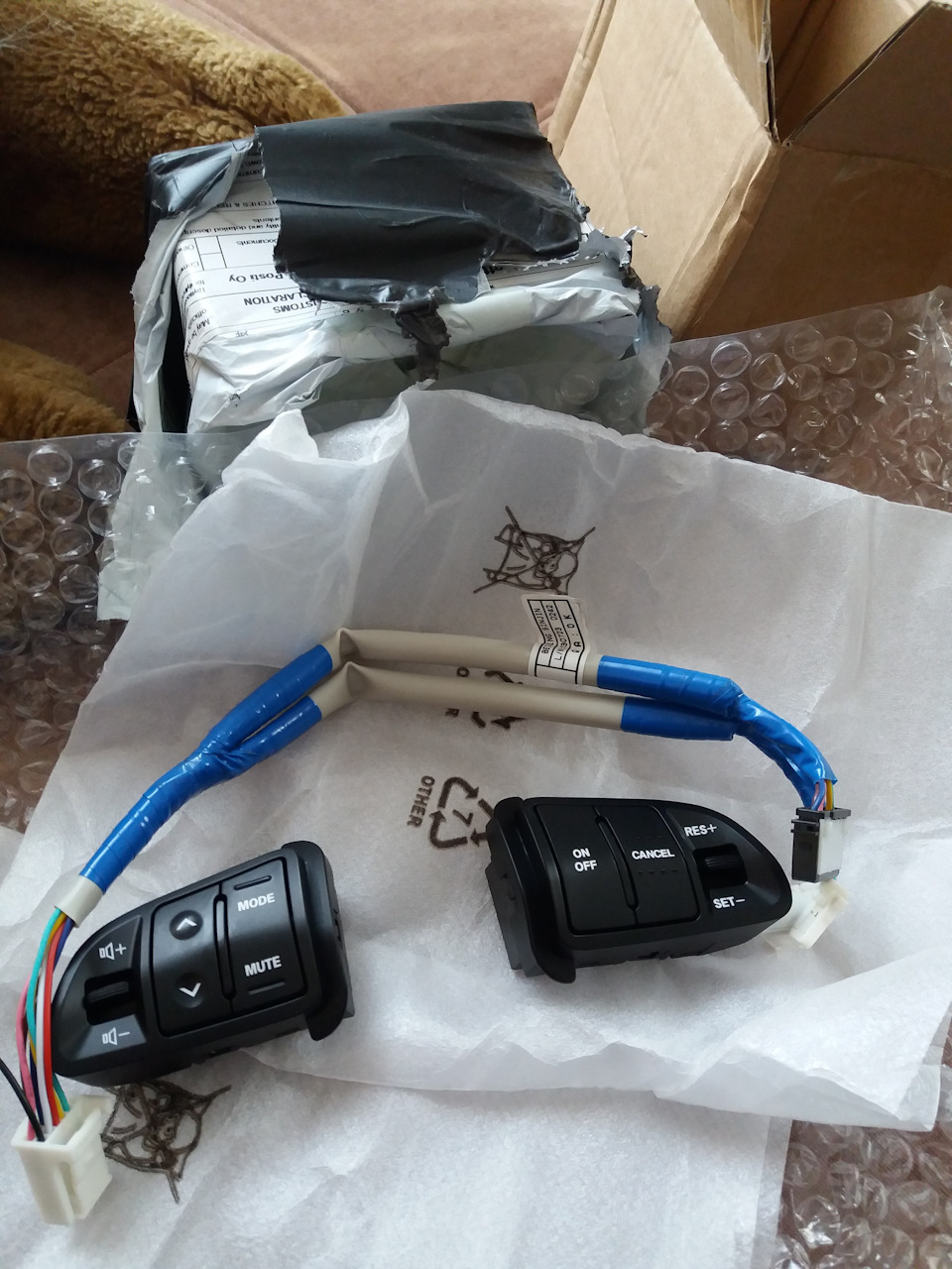 Установка кнопок на руль — KIA Sportage (3G), 2 л, 2012 года | автозвук ...