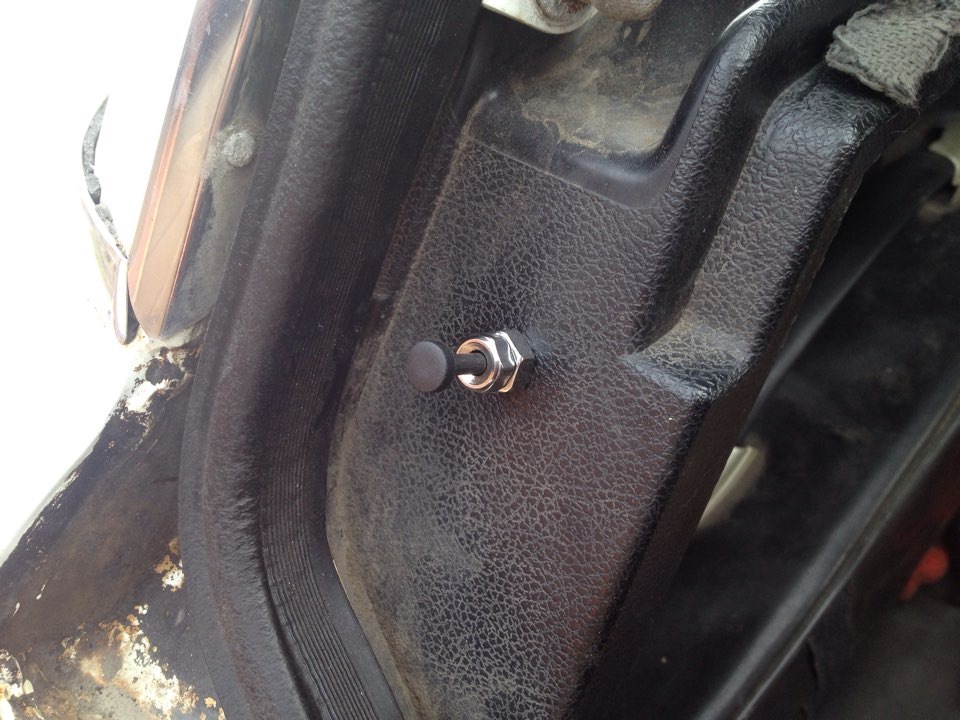 Замена Концевика на пятой двери — Lada 21043, 1,5 л, 1998 года | своими ...