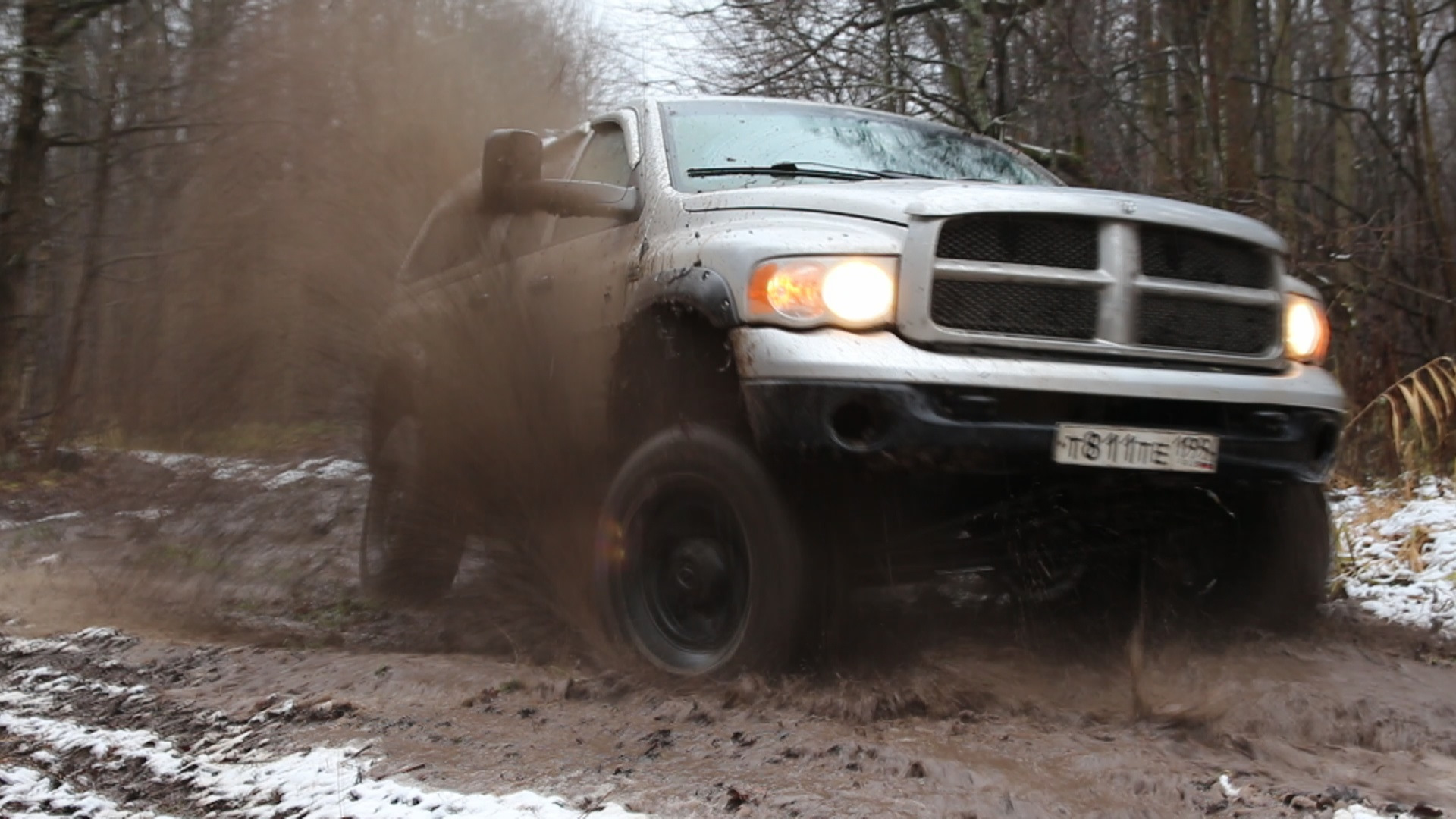 Бездорожье додж. Dodge Ram 2005 по бездорожью. Dodge Ram по бездорожью. Бездорожье на Додж раме. Dodge Ram тюнинг по бездорожью.