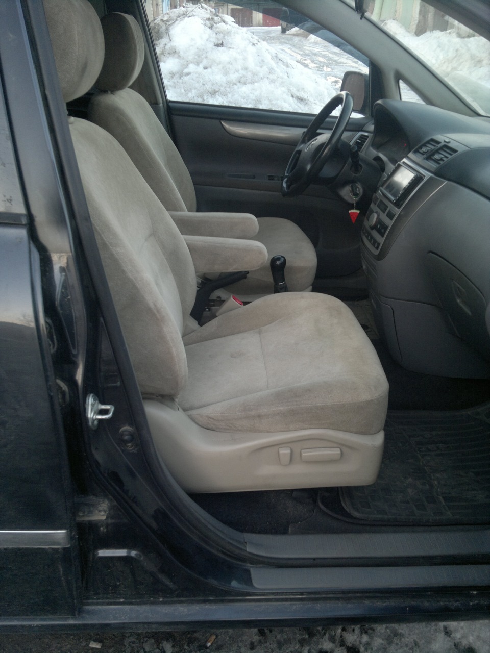 Велюровый салон — Toyota Avensis Verso, 2 л, 2003 года | своими руками ...