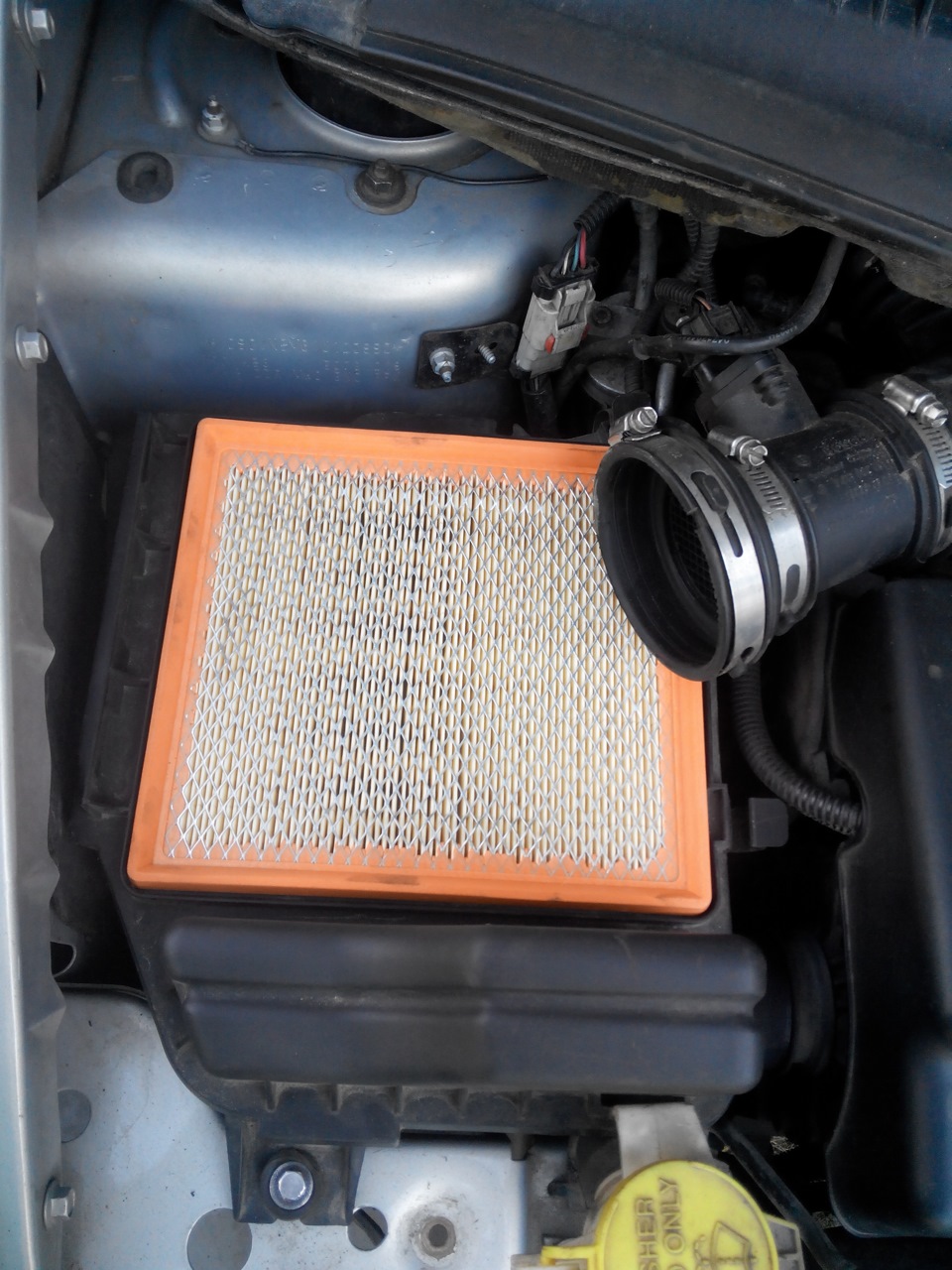 Замена воздушного фильтра — Chrysler Grand Voyager IV (North America ...