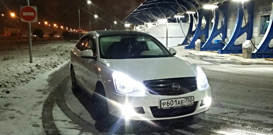 Альмера свет. Альмера g15 белый свет. Nissan Almera g11 ДПС. Ниссан Альмера g15 в камуфляже. Ниссан Альмера на парковке в пыли.