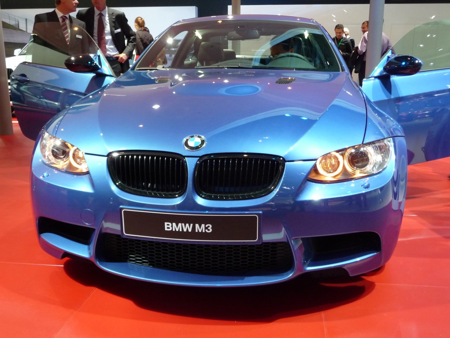 BMW m5 цвета Монте Карло