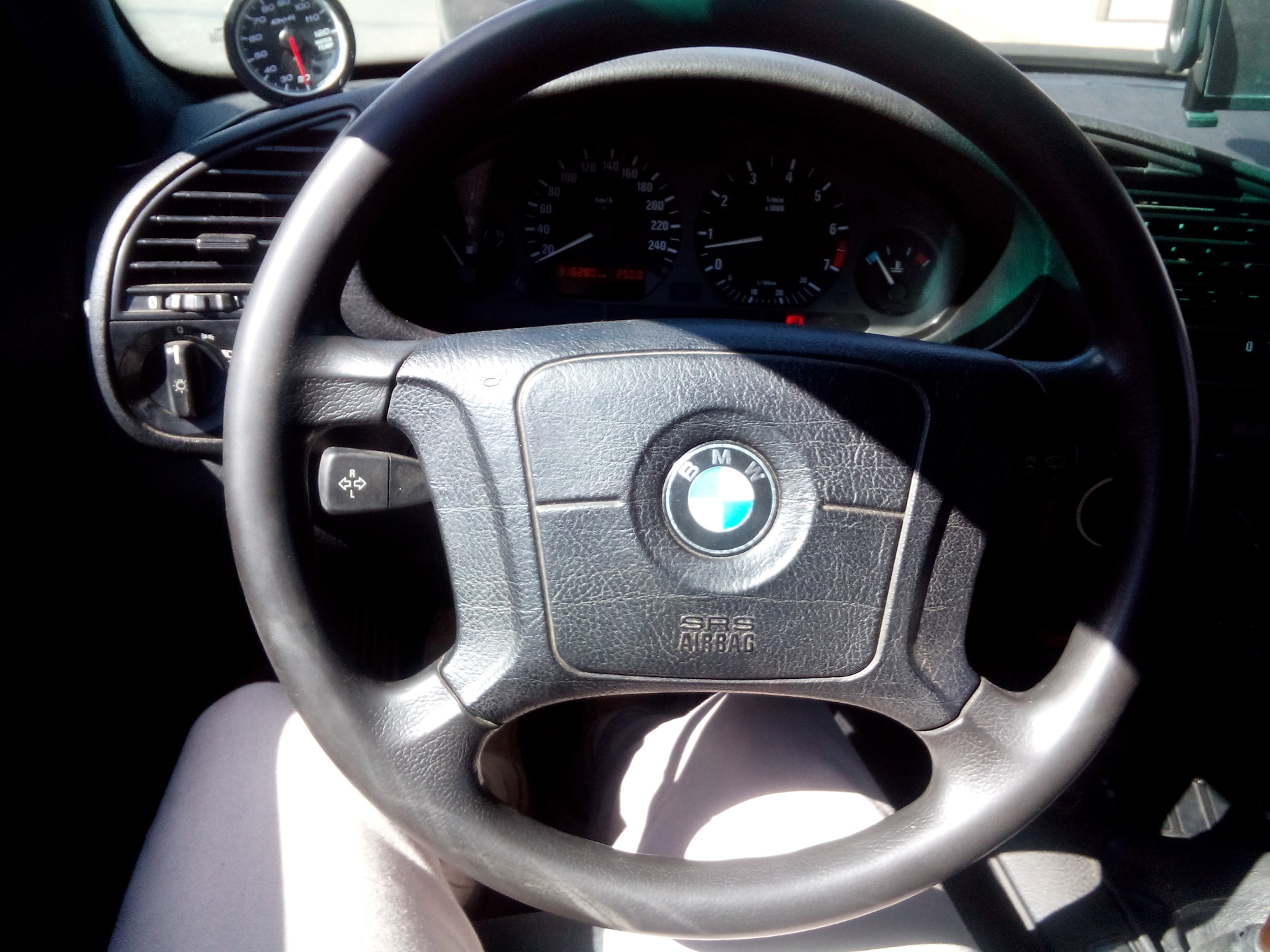 Наконец-то поменял руль))) — BMW 3 series Touring (E36), 2 л, 1995 года ...