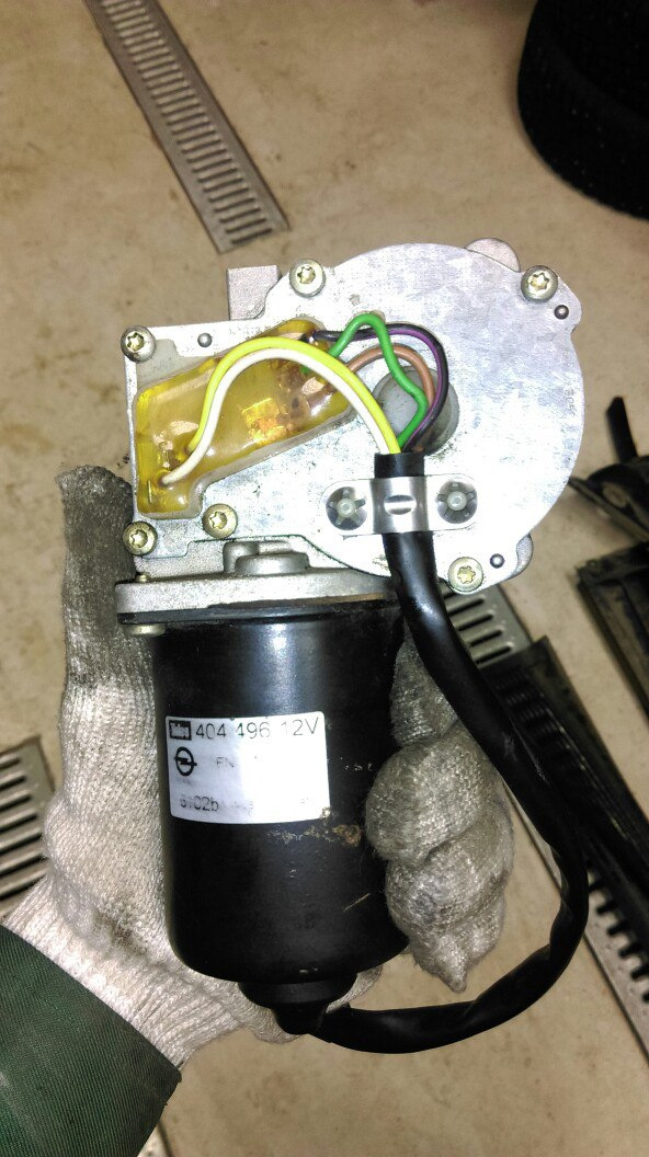 Стеклоочиститель не возвращается. Дворники на ауди 80 б4. Реле на трапецию. Стеклоочиститель не возвращается. Стеклоочиститель не возвращается.