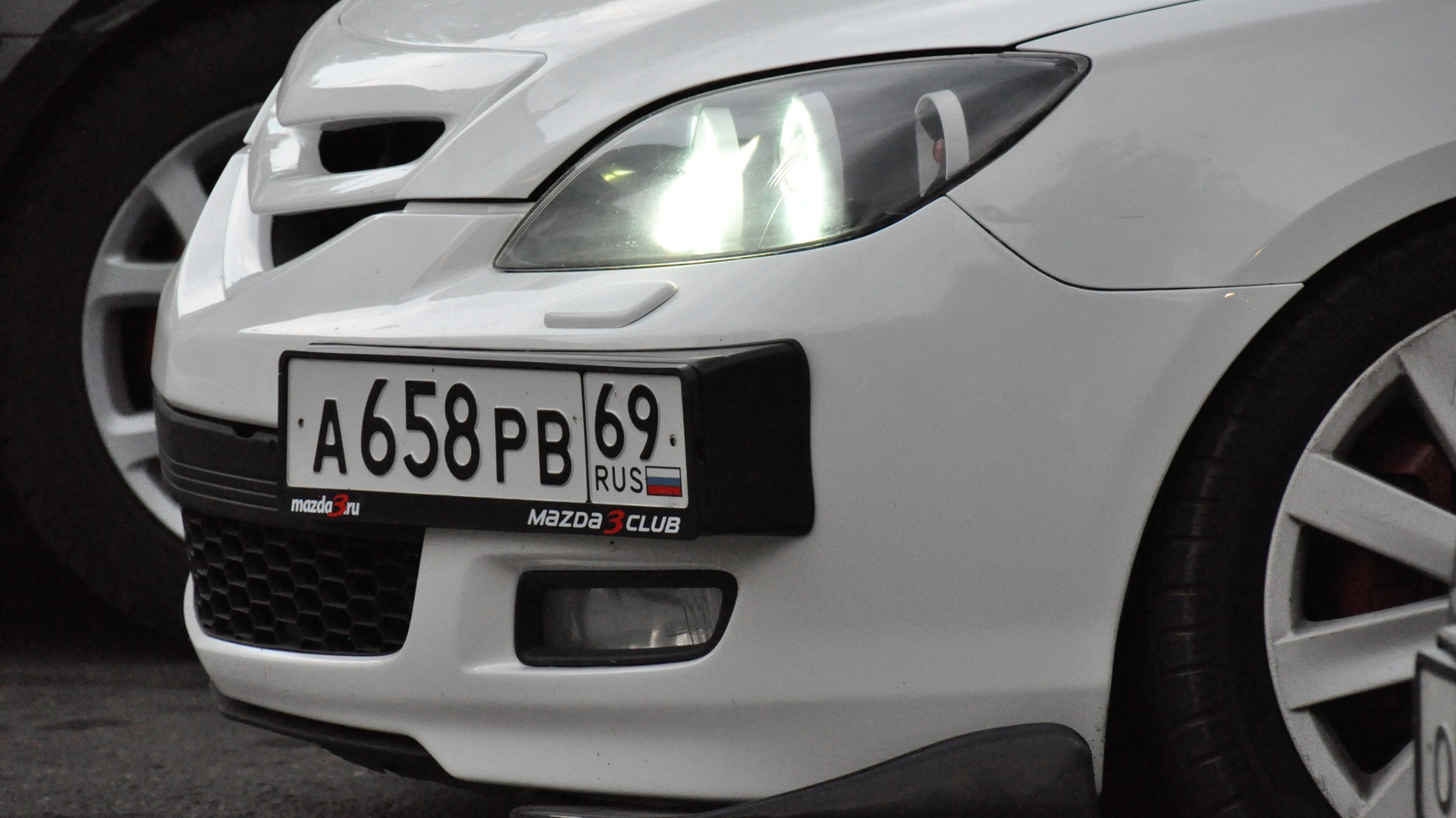 номерная рамка mitsubishi lancer 9. пожарный порше кайен чернышев. номерные рамки соната 2008. номерные рамки в сеточку. номер тюнинг.