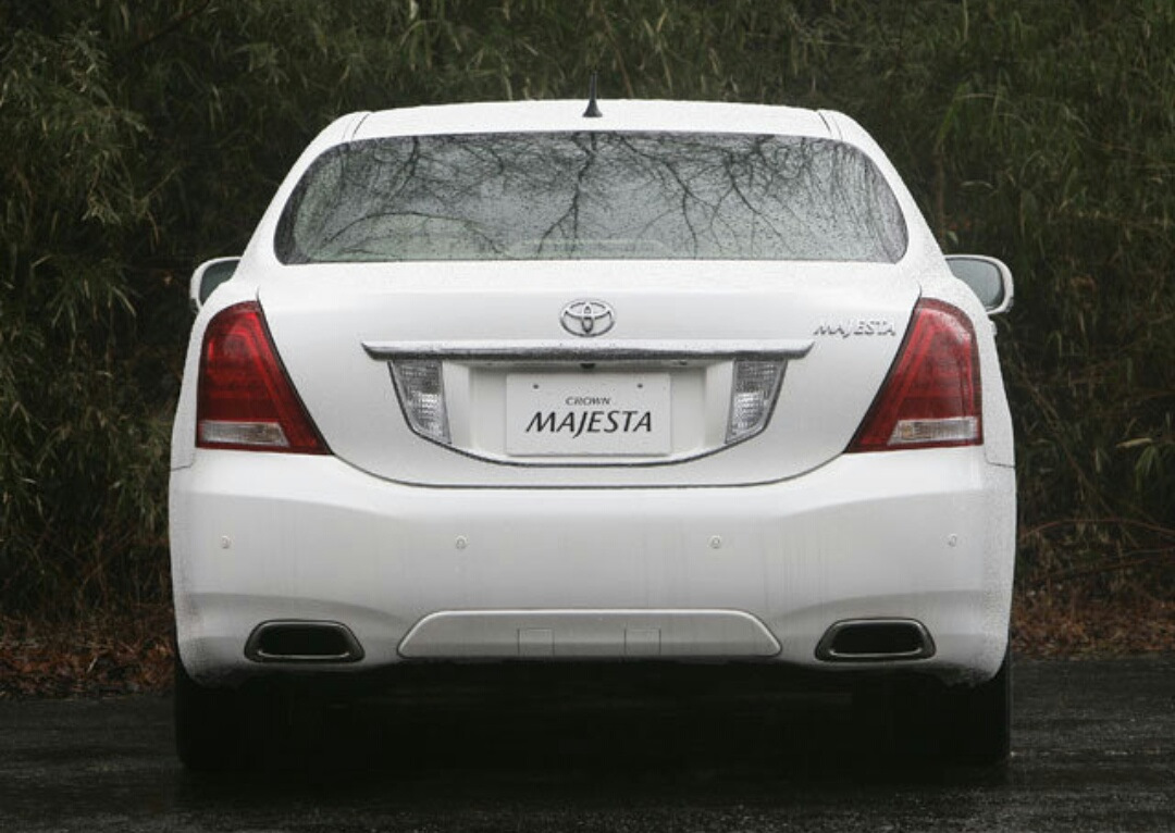 Toyota Crown Majesta 2010