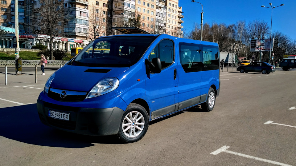 Виваро армения. Опель Виваро 2.0 дизель. Опель Виваро синий. Opel Vivaro 2005 8+1. Opel Vivaro 2017.