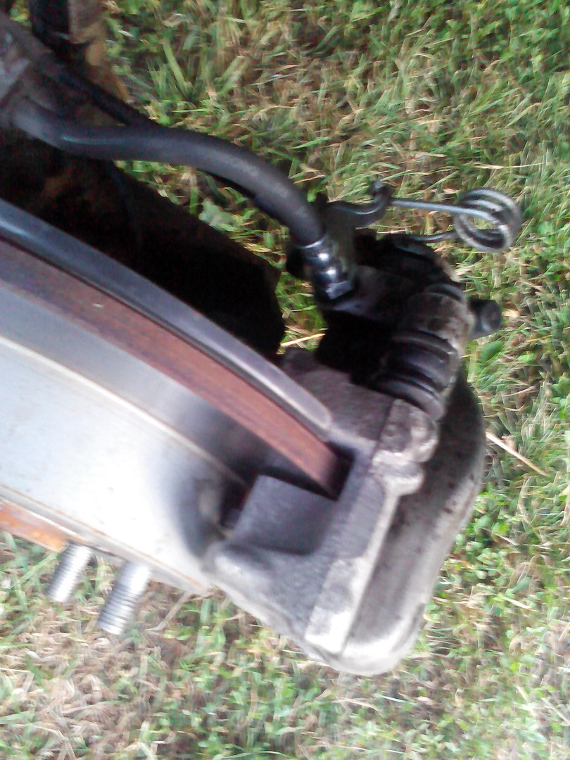 Потек суппорт ( левый задний) что делать, где смотреть? — Geely Emgrand ...