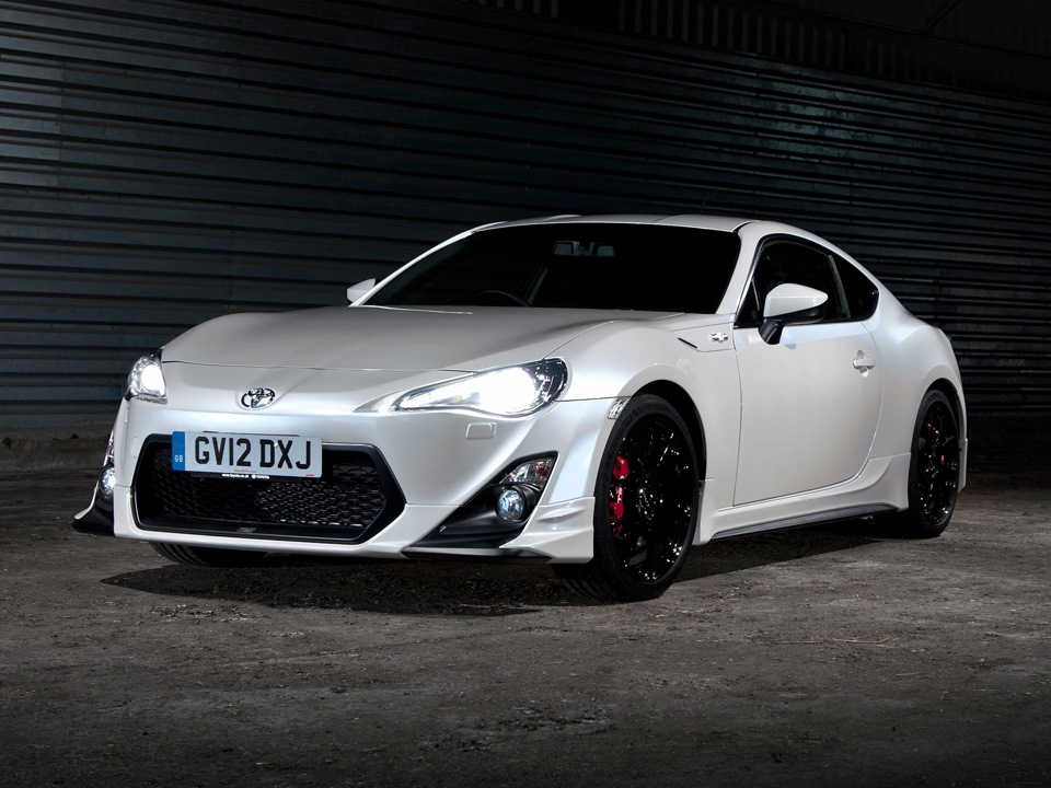 Toyota gt86 2012 белая