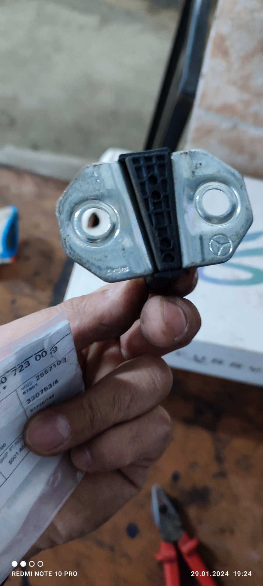 Корзина 38 литров на колесах. Кисть ремоколор 01-7-120 51 мм. Пласт 38. Грунт–эмаль "kovali" полиуретановая двухкомпонентная. Таз пластмассовый 9 л.