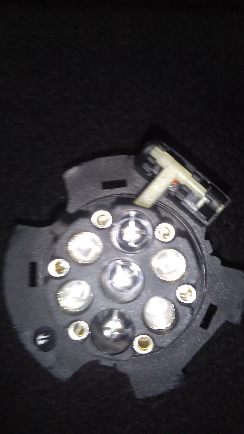 розетка 7/13 пин. Универсальная. Наши 7-пиновые вилки работают с ней отлично. — Peugeot Partner Tepee