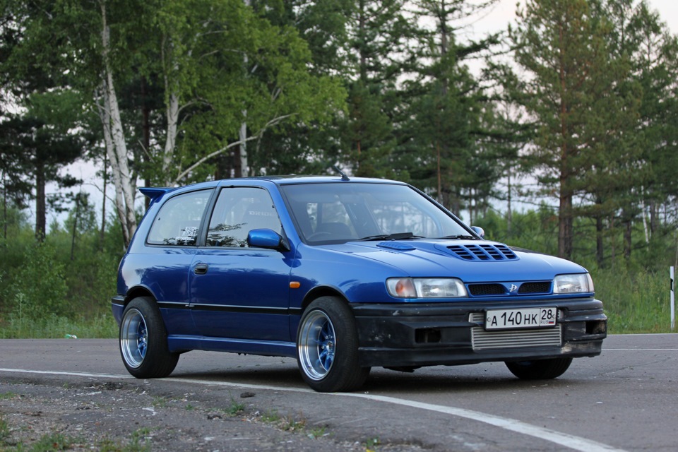 Nissan pulsar gti r