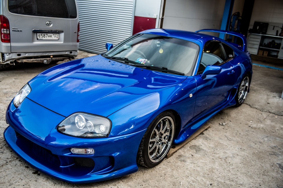 Toyota Supra синяя