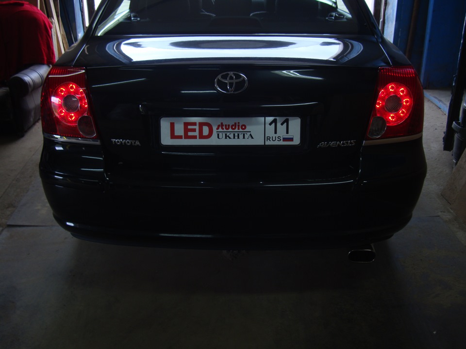 Задние фары авенсис. Led задний фонарь Avensis 2007. Avensis t250 led фонари. Диодные фонари Тойота Авенсис т250. Задние фонари Авенсис т250.