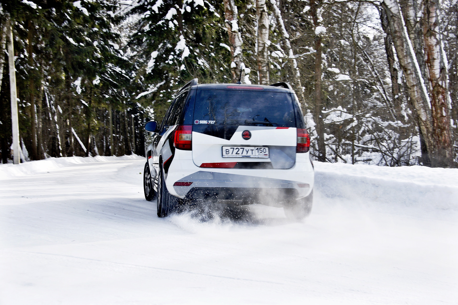 Шкода Йети камуфляж. Skoda Yeti 1.8 TSI камуфляж. Зима картинка белая Шкода Йети. Йети 1.8 TSI сколько греть зимой.