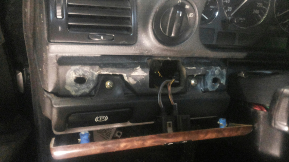 Photo from the logbook BMW 7 series (E38)