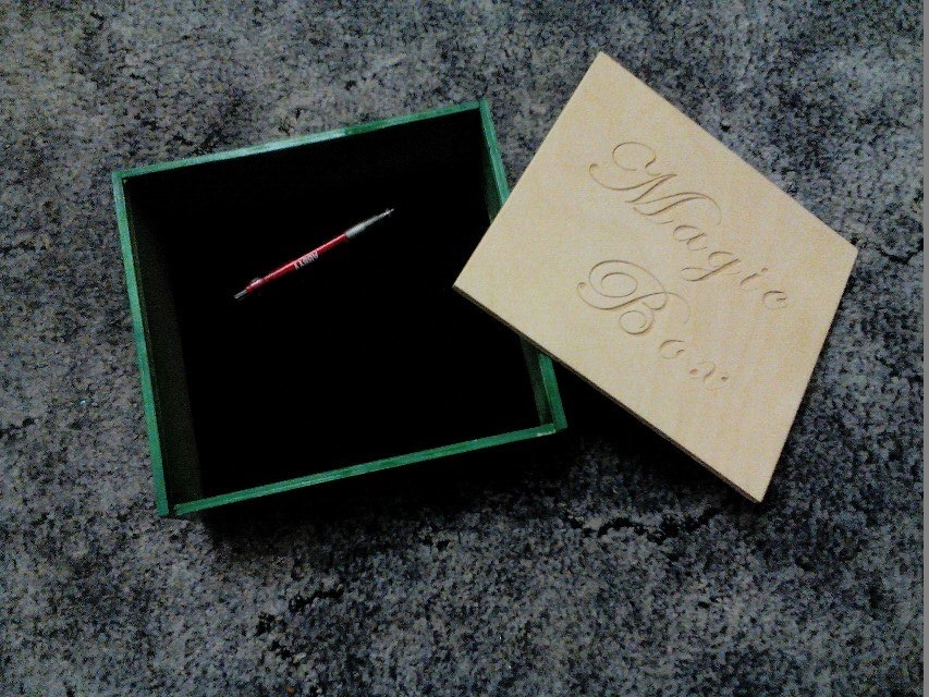 Раза в коробочке. Коробочка для подарка. Коробки с цветами и капкейками. Ознакомление с окружающим мамина коробочка. Подарочные коробки фиолетовые.