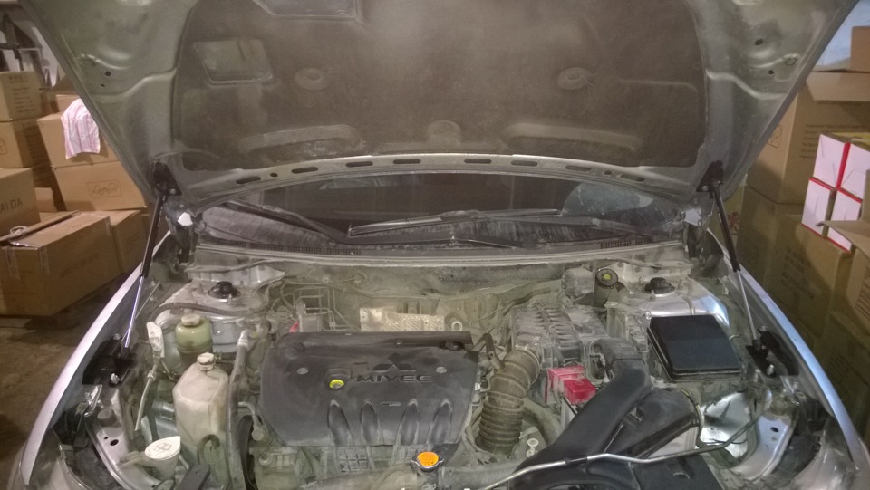 Гидравлические упоры капота — Mitsubishi Lancer Sportback, 1,8 л, 2008 ...