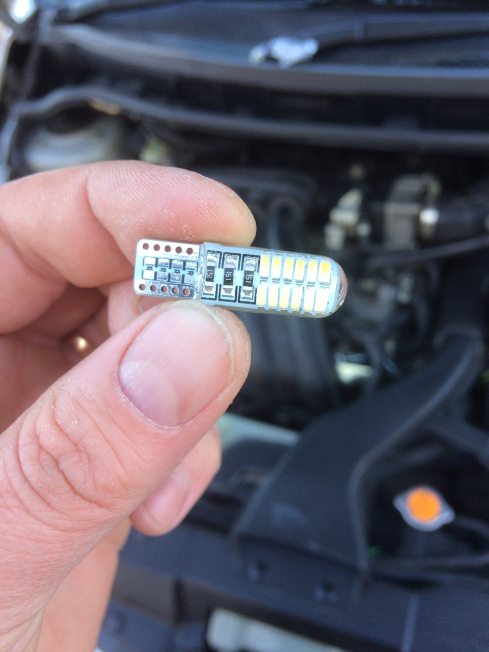 Замена габарита — Nissan Tiida (1G), 1,6 л, 2006 года | аксессуары | DRIVE2