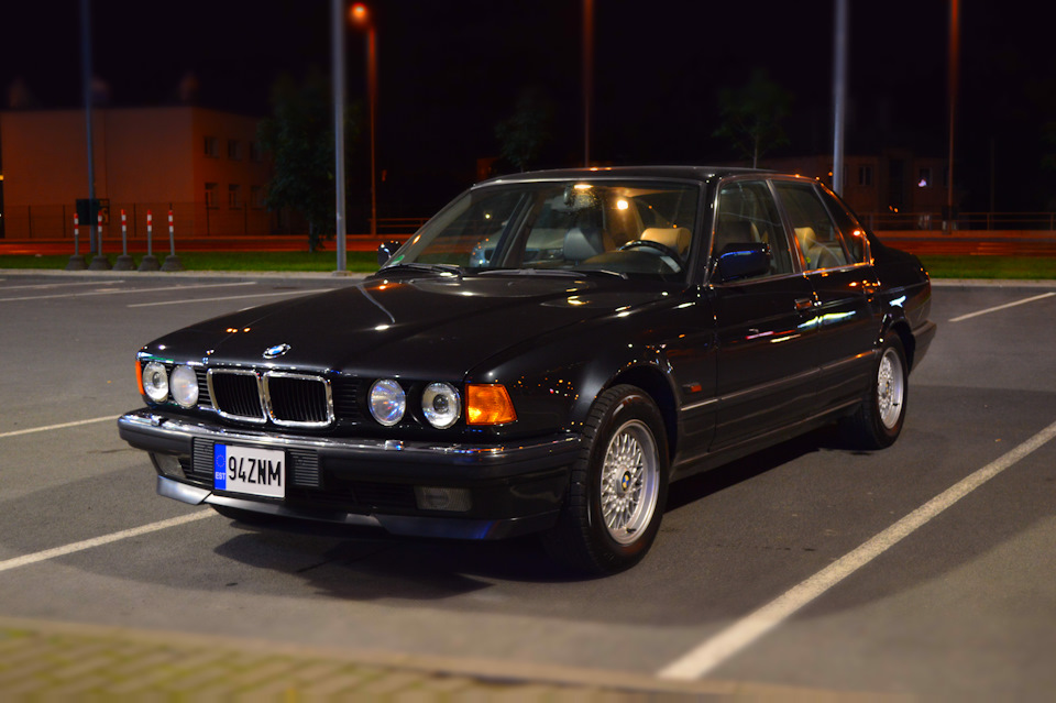 Bmw E32 At Night Bmw 7 Series 3 0 L 1994 Goda Na Drive2