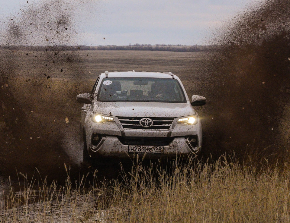 Обзор автомобиля toyota fortuner. Смотреть фото Обзор автомобиля toyota fortuner. Смотреть картинку Обзор автомобиля toyota fortuner. Картинка про Обзор автомобиля toyota fortuner. Фото Обзор автомобиля toyota fortuner