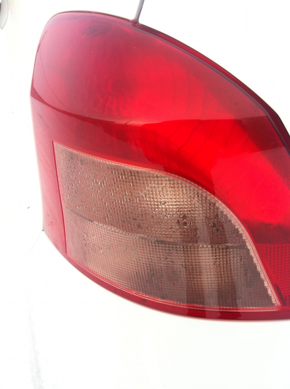 Потеют задние фонари — Toyota Yaris (p2), 1,5 л, 2007 года | поломка ...