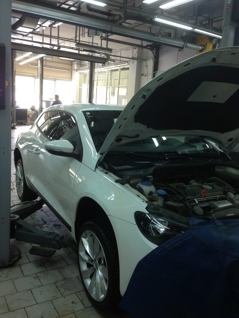 Туарег прям :) — Volkswagen Scirocco (3G)