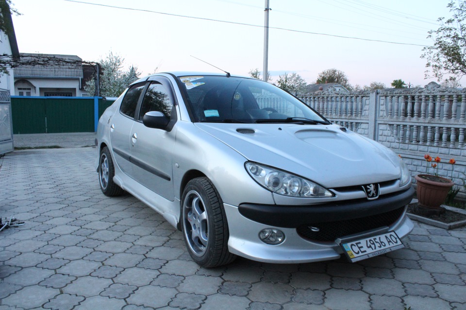 Пежо 206 седан двигатель. Peugeot 206 седан. Пежо 206 серый. Пежо 206 опер. Пежо 206 r16.