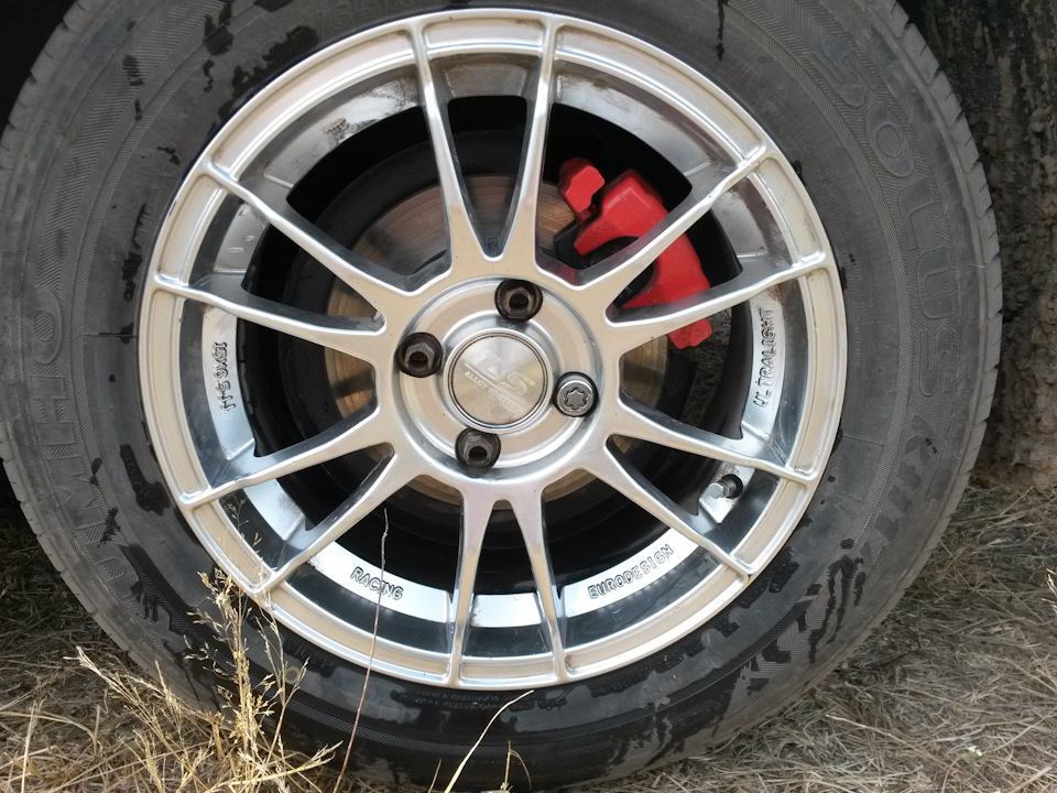 Суппорта и ноздри в красный — Renault Megane II, 1,6 л., 2008 года ...