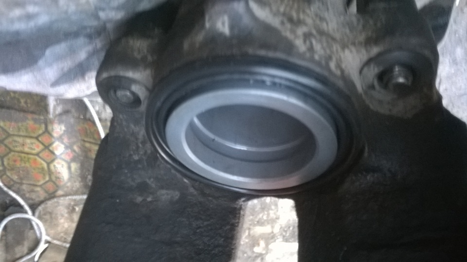 ремонт заклинившего суппорта — Volvo S70, 2,5 л, 1997 года | своими ...