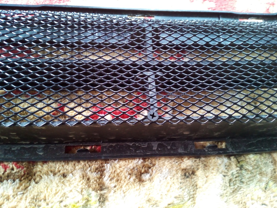 Сетка в бампер.Антихром — Lada Гранта лифтбек, 1,6 л, 2015 года ...