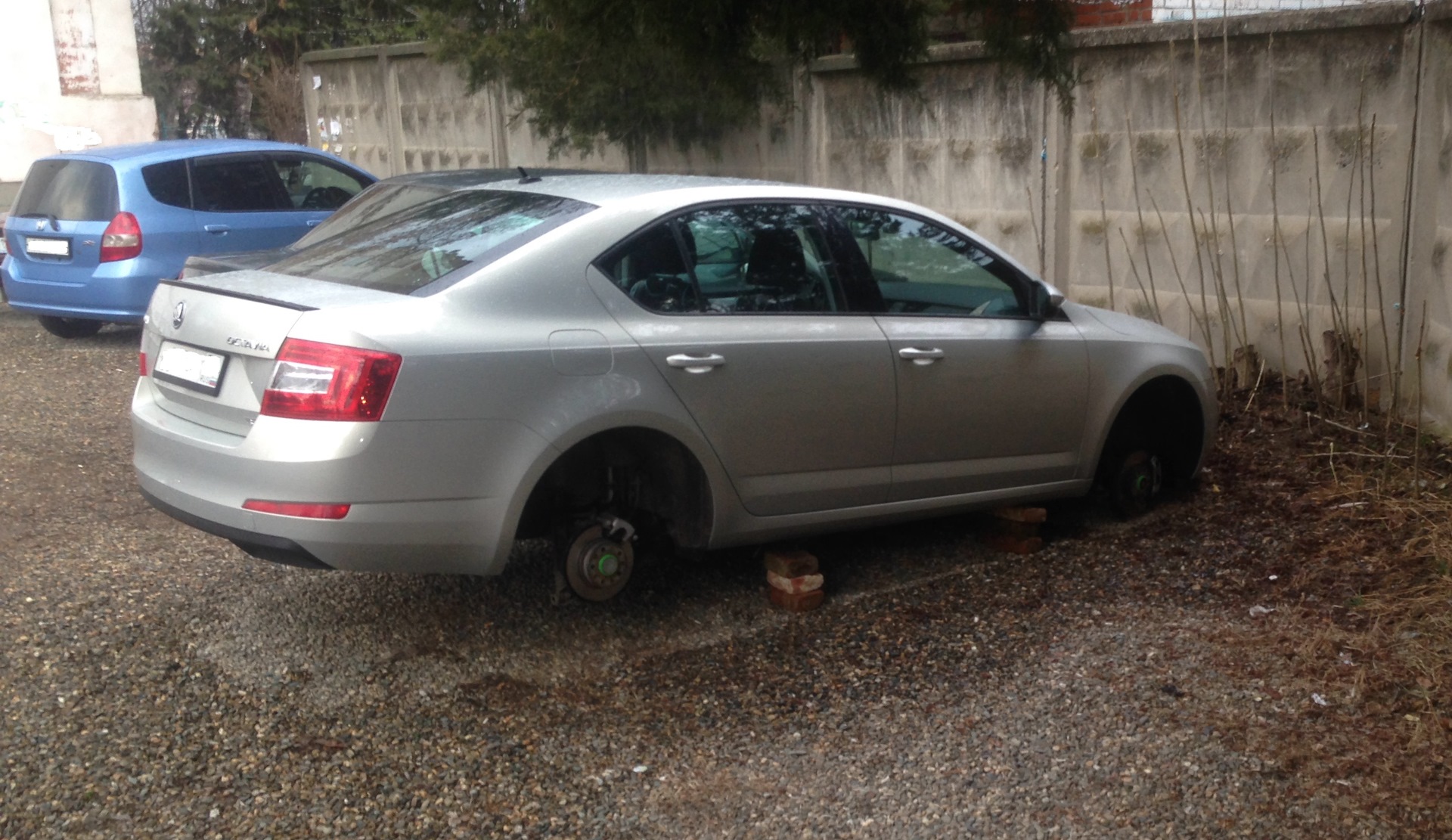 Ушли колеса в некуда или обмен на кирпичи — Skoda Octavia A7 Mk3, 0,5 л,  2014 года | колёсные диски | DRIVE2