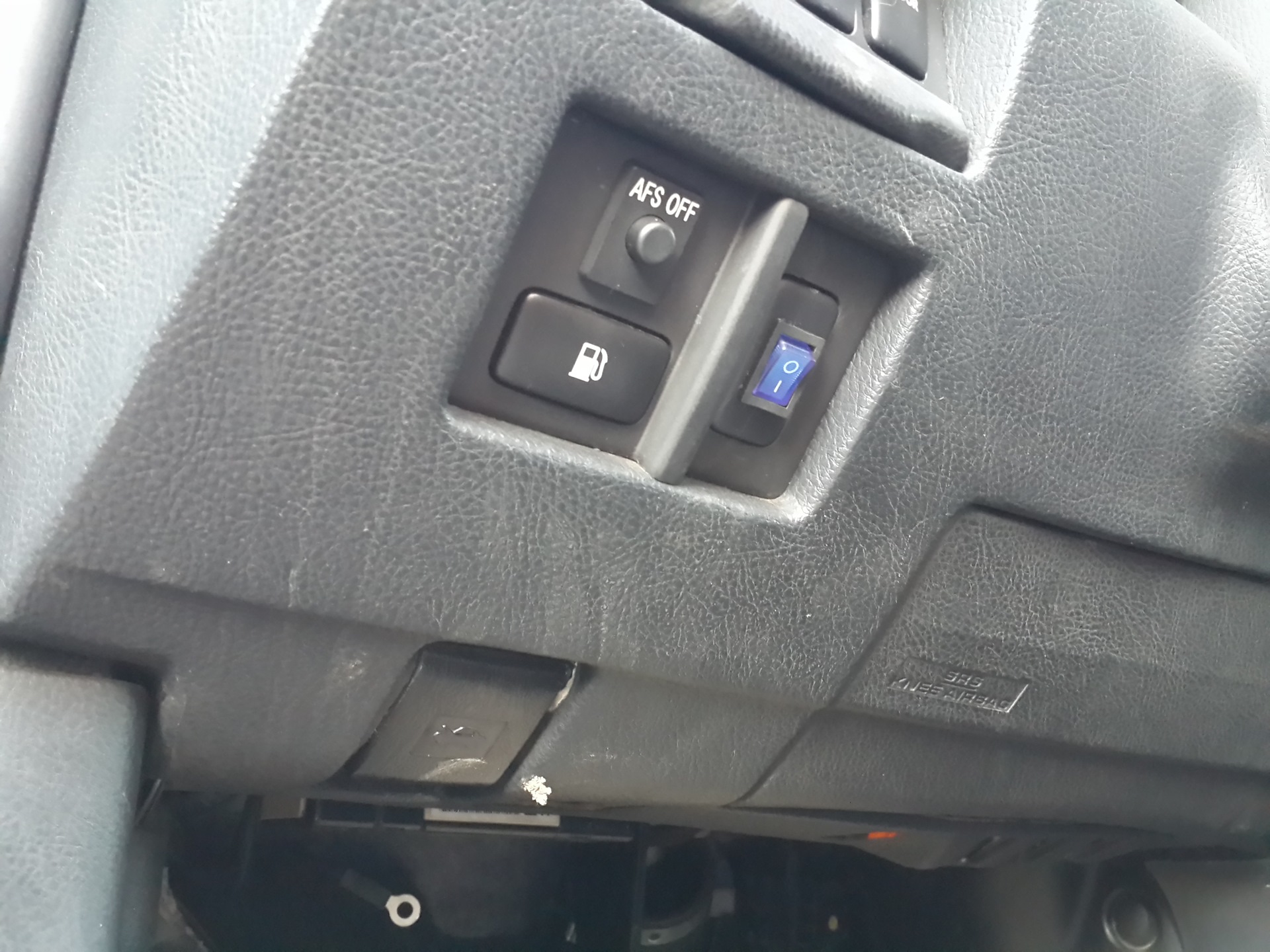Купить кнопки отключения. Кнопка ESP Lexus rx300. Кнопка парктроника RX 300. Кнопка включения парктроника Lexus rx350. Кнопка VSC Lexus 350.