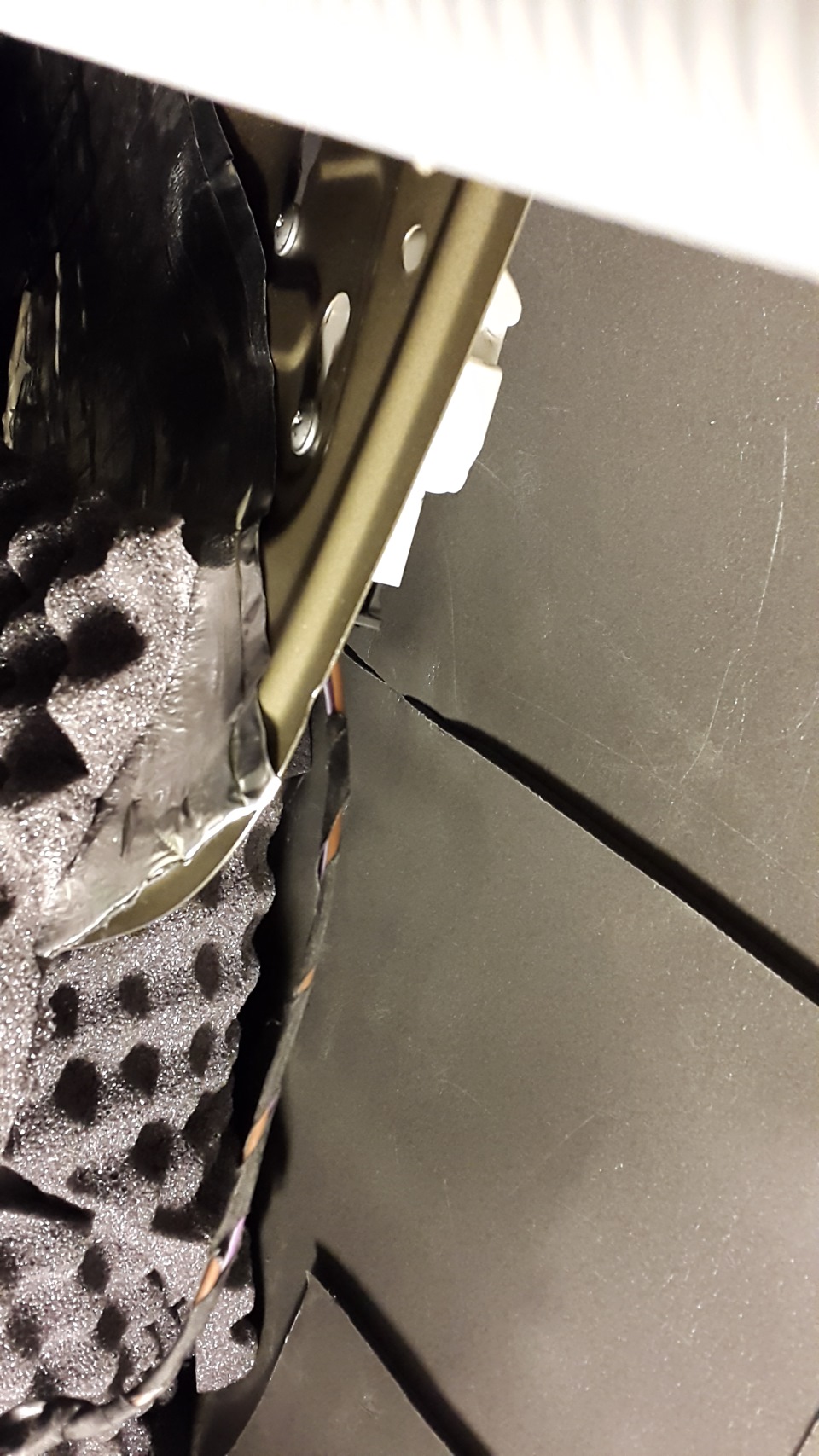 Лючок бензобака не открывается? Не откидывается крышка багажника ...