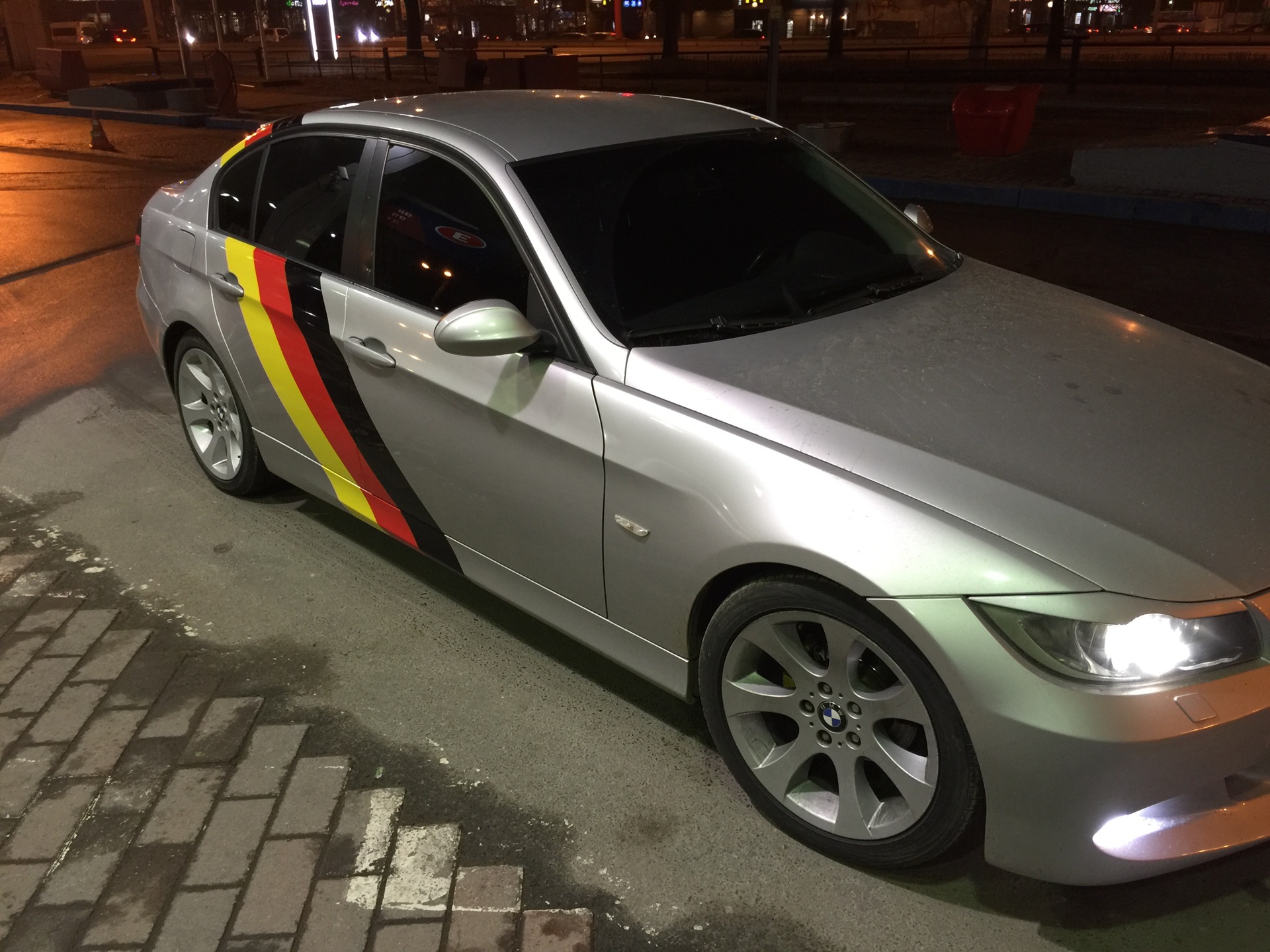 Немецкий Флаг — BMW 3 series (E90), 2 л, 2006 года | стайлинг | DRIVE2