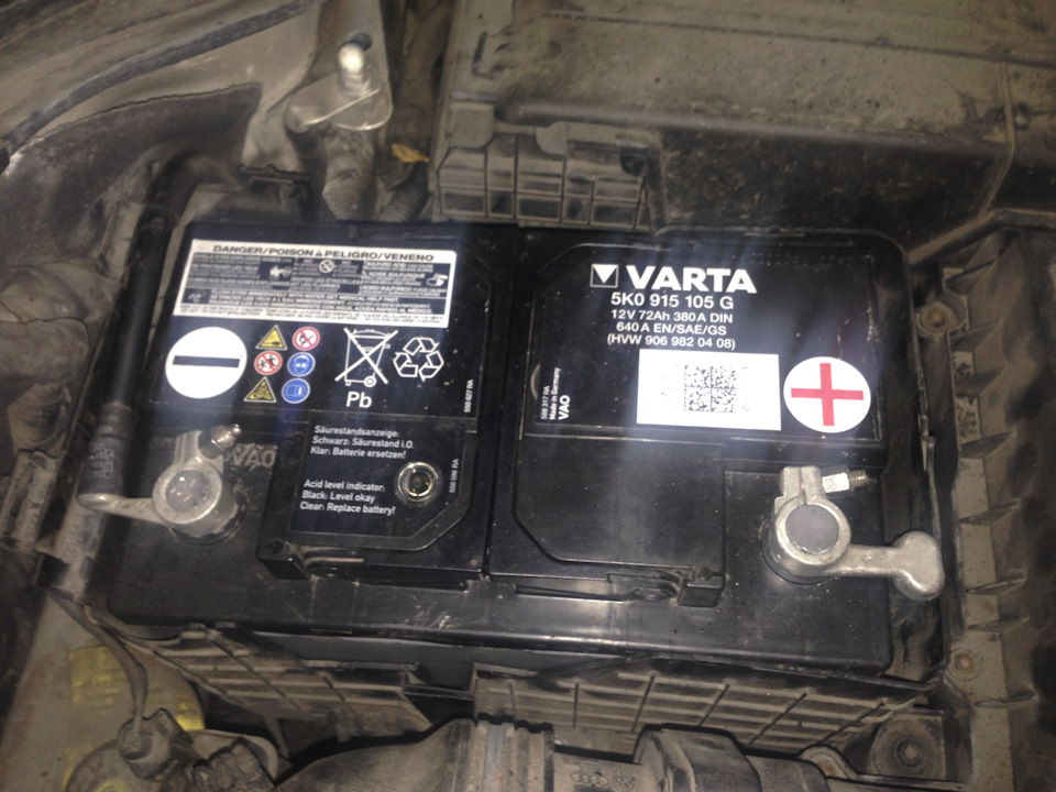 Замкнул АКБ АГМ VARTA 7PO 915 105, особенности зарядки — Volkswagen Tiguan  (2G), 2 л, 2017 года, поломка