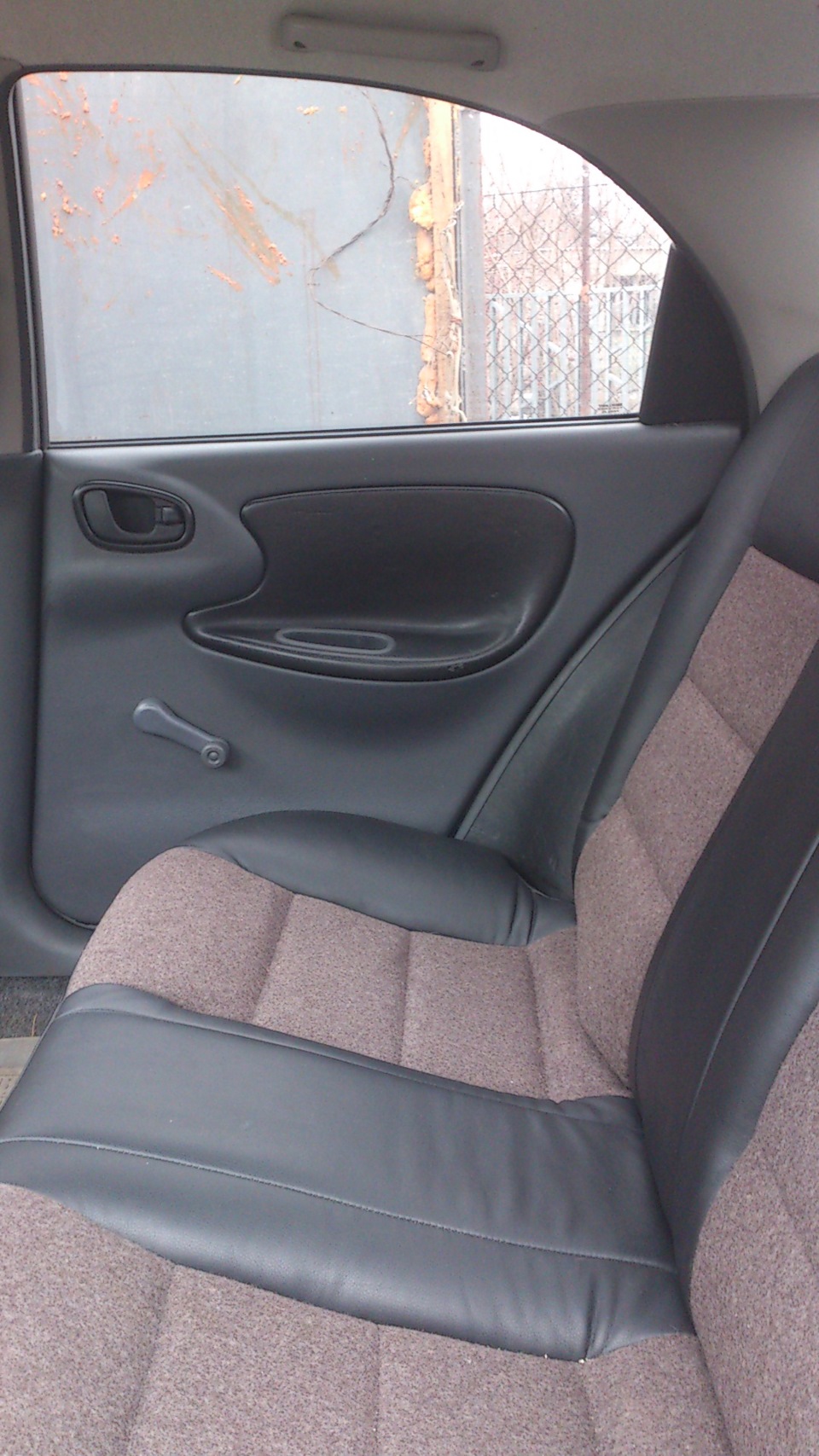 эх…пришлось опять надевать чехлы на сидения( — Daewoo Lanos, 1,5 л ...