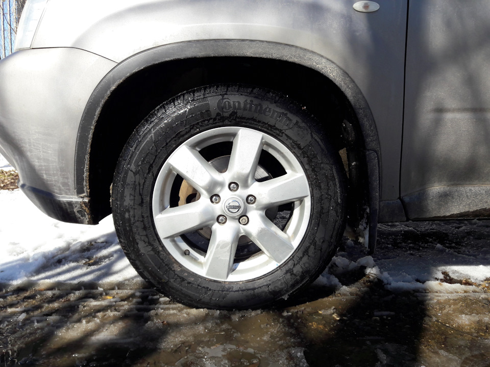 Спереди — Nissan X-Trail II (t31)