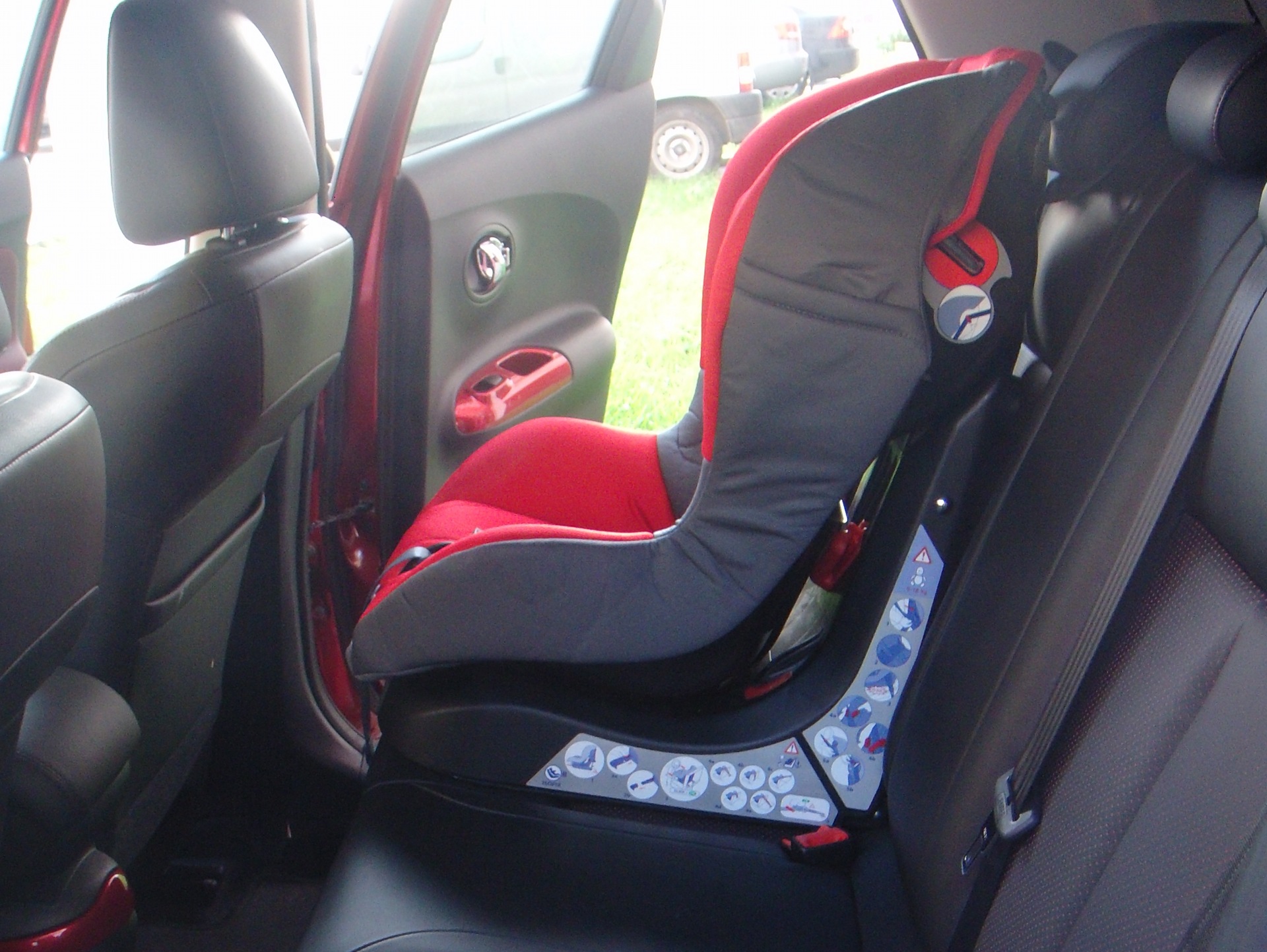 Nissan Juke детское кресло